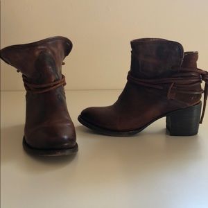 Free bird boots by steve madden